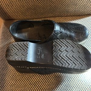 Dansko Black Tooled Clog